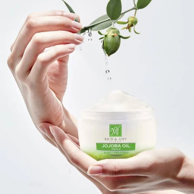 کرم مرطوب کننده مای جوجوبا